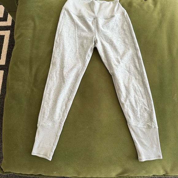 ALO Yoga Silver Leggings Tapered Design - Picture 1 of 2